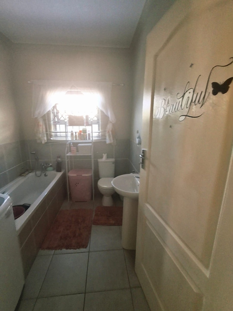 3 Bedroom Property for Sale in Flamwood North West